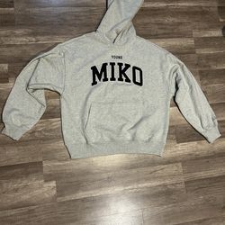 Young miko gap heavyweight hoodie
