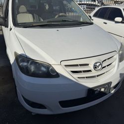 2005 Mazda MPV