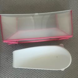 Stokke bath tub and infant insert