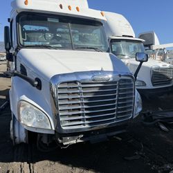 2014 Frightliner Hood / $1000 /