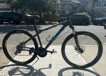 GT Aggressor 27.5” Mountain Bike