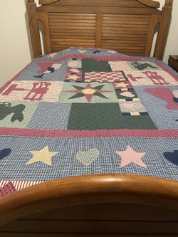 Queen Reversible Patchwork Quilt Set – Quilt + 2 Pillow Shams