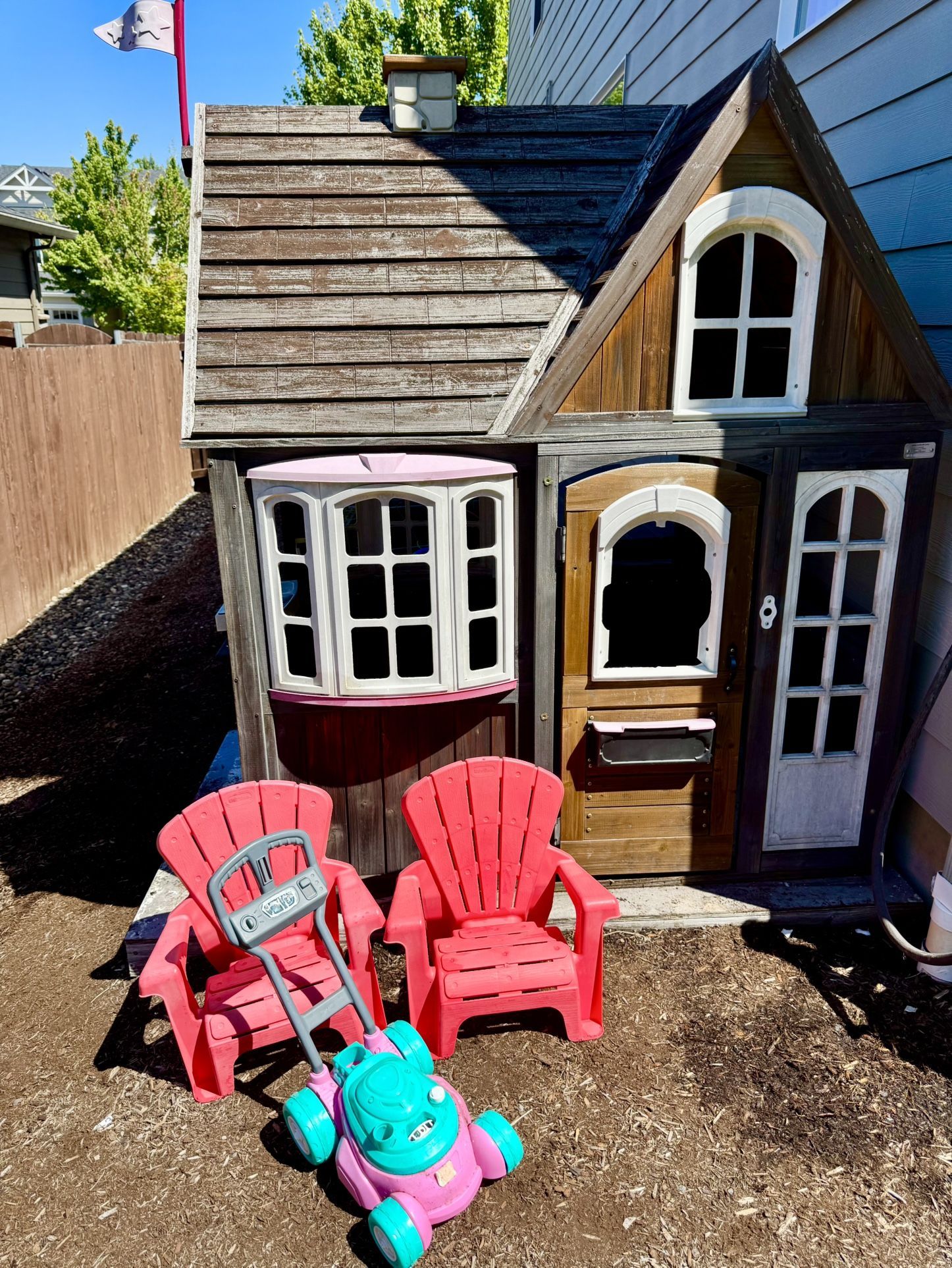 Outdoor Playhouse With Chairs