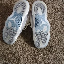 Air Jordan 11 LOW.   SIZE 7 GRADE SCHOOL,  7 KIDS