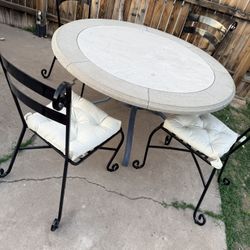PATIO SET TABLE AND 4 CHAIRS