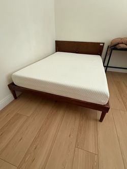 Full Size 8” Memory Foam Mattress – Medium Firm – Like New