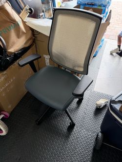 Ergonomic Mesh Office Chair – Excellent Condition