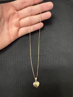 10K Italian Gold Heart Necklace – Brand New – Elegant & Timeless