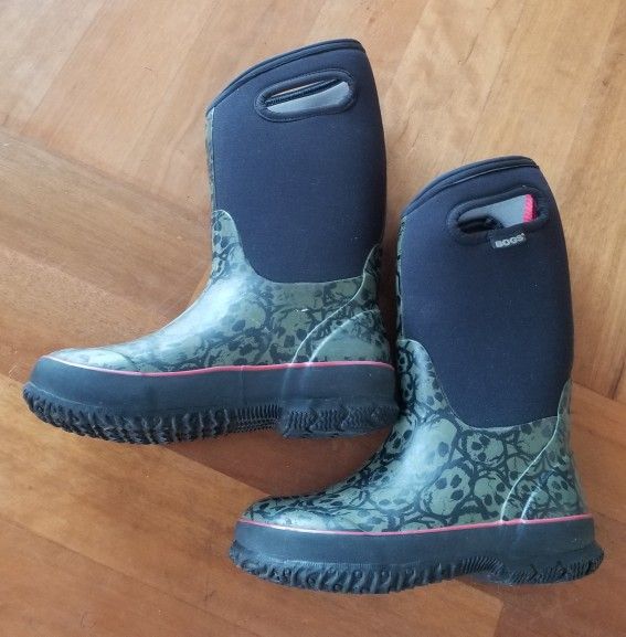 BOGS Youth Winter Rubber Boots Skulls Size 3  $30