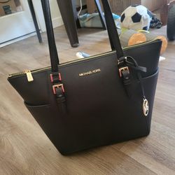 Black Michael Kors Zipper Tote Bag