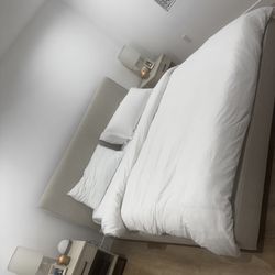 Living Spaces King Dean Sands Bed frame & Box Spring