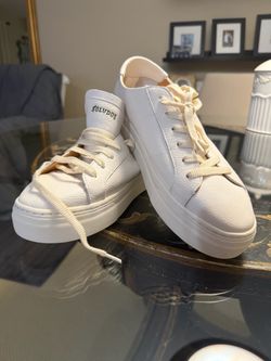 Stylish women’s leather shoes