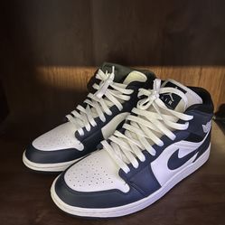 Air Jordan 1 Mid Armory Navy