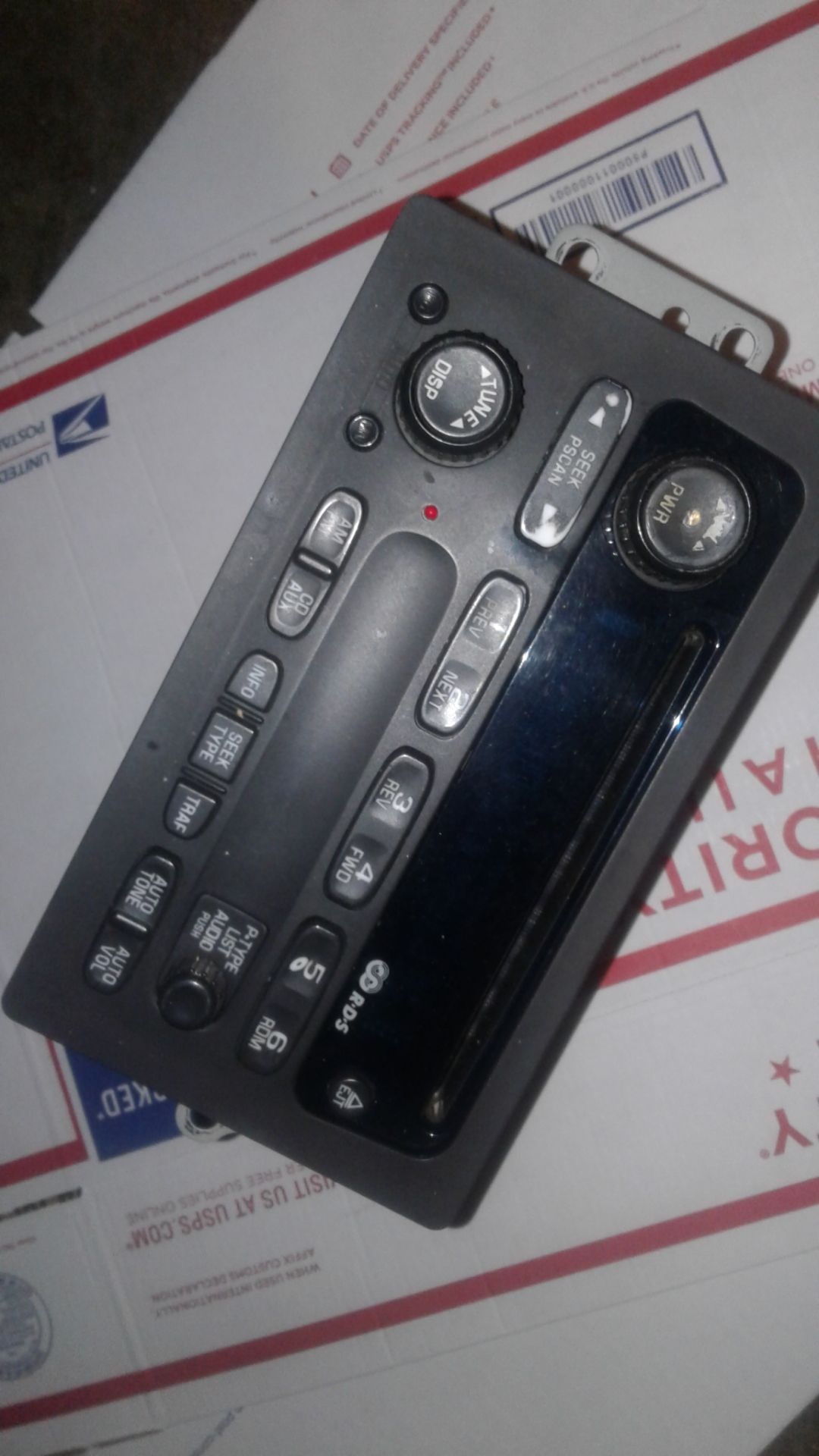 PART NO. 15091316 DELPHI DELCO ELECTRONICS - OEM CD CHANGER / STEREO DECK / HEAD UNIT - FROM AN EARLY 2000'S GMC / CHEVY TRUCK, SUBURBAN, TAHOE,etc