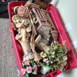 Big Tv And House Decor In Spring Hill