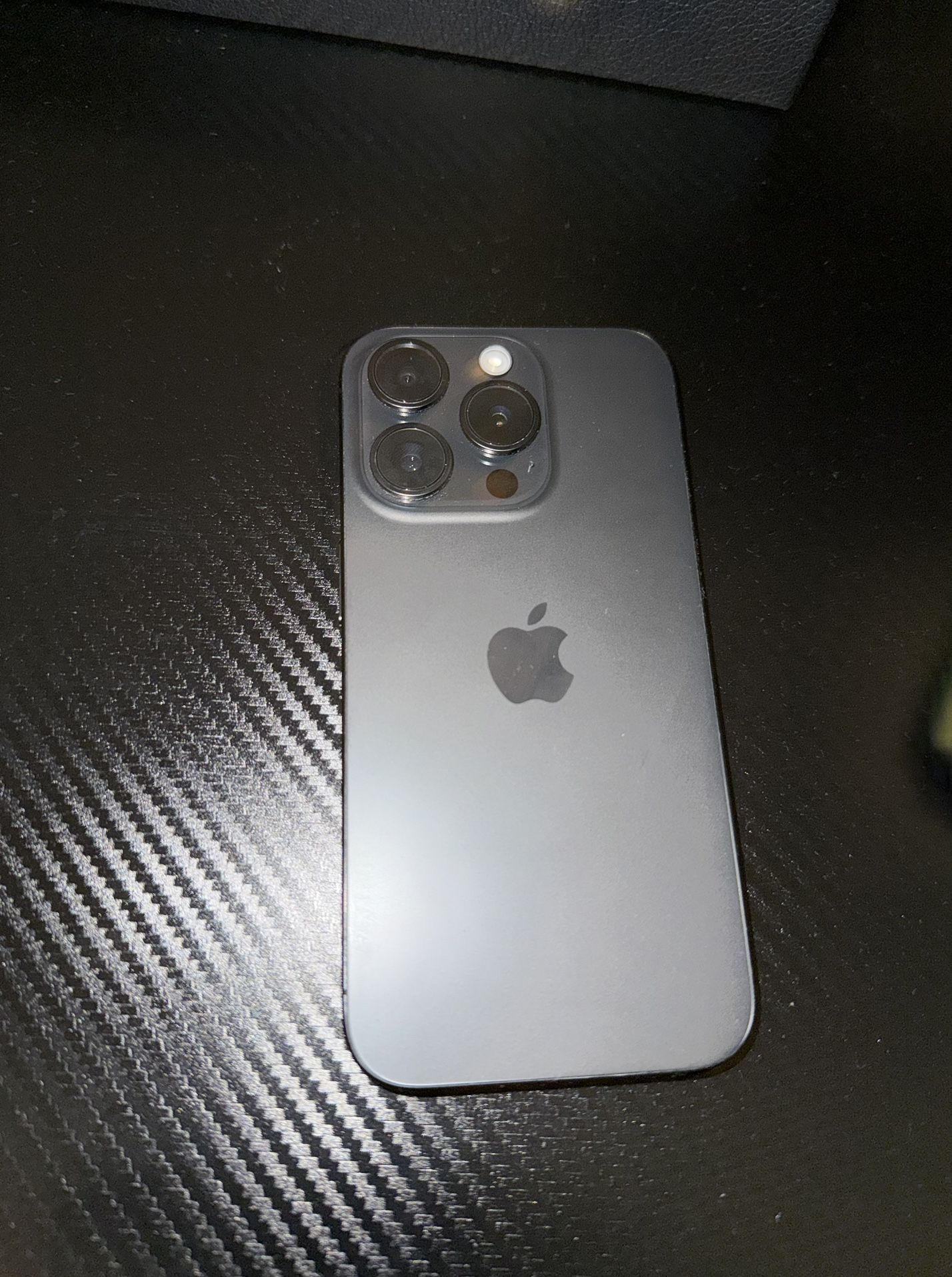 Used iPhone 15 Pro 256 GB Black Titanium - Great Condition