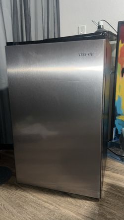 Vissani Mini Fridge