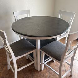 Round Table And 4 Chairs! White & Grey