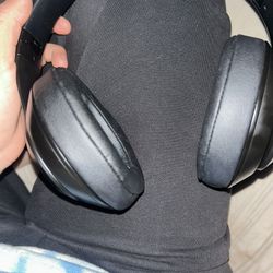 Beats Studio 3  Wireless  Over-Ear Headphones, Class 1 Bluetooth, Matte Black. 