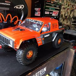 AXIAL SCX 10. 2  
