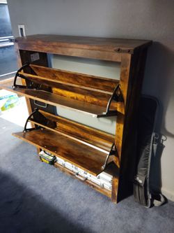Shoe cabinet