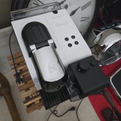 DeLonghi White Nespresso Coffee

Maker