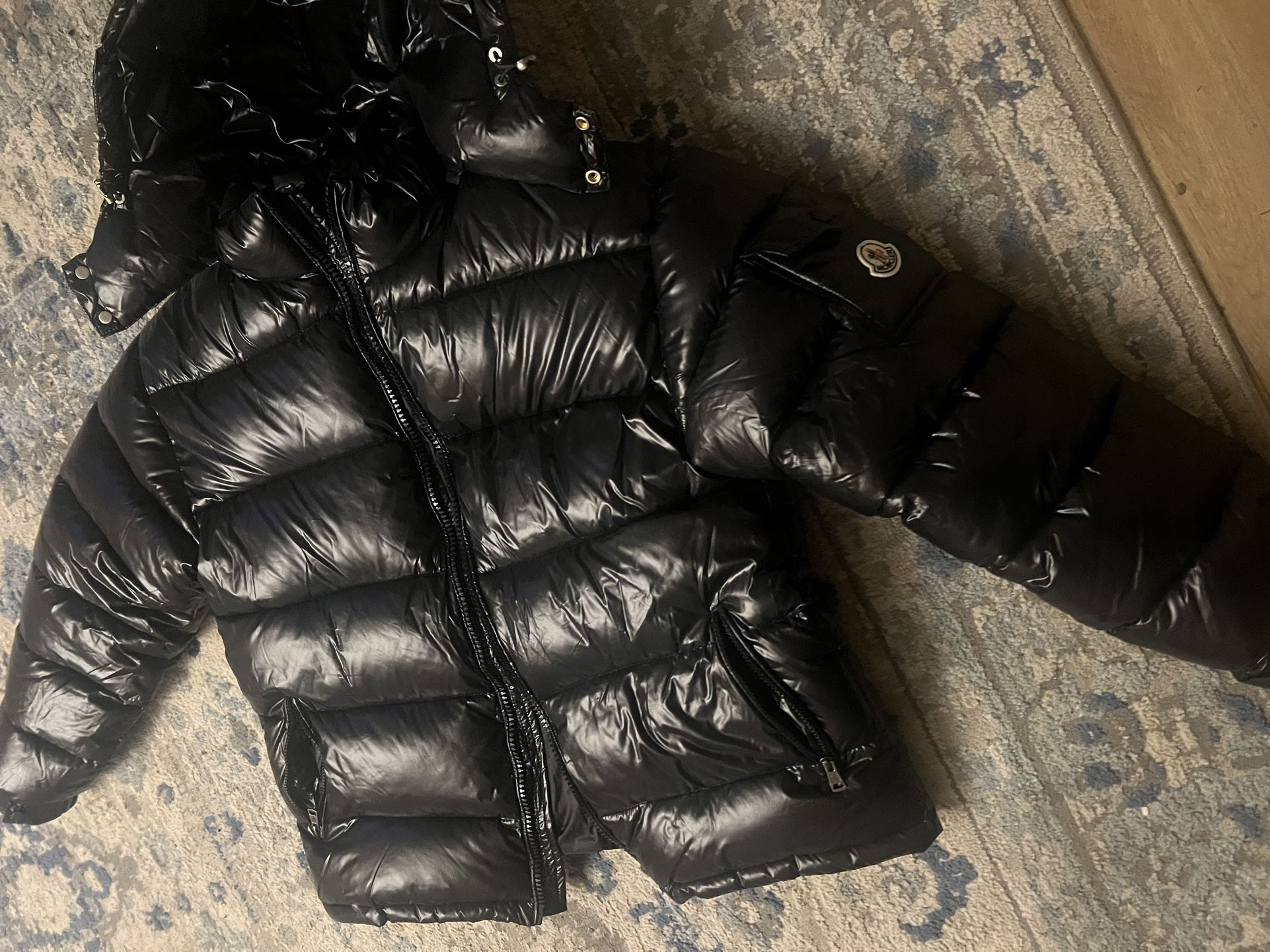 Moncler Men’s Puffer Medium