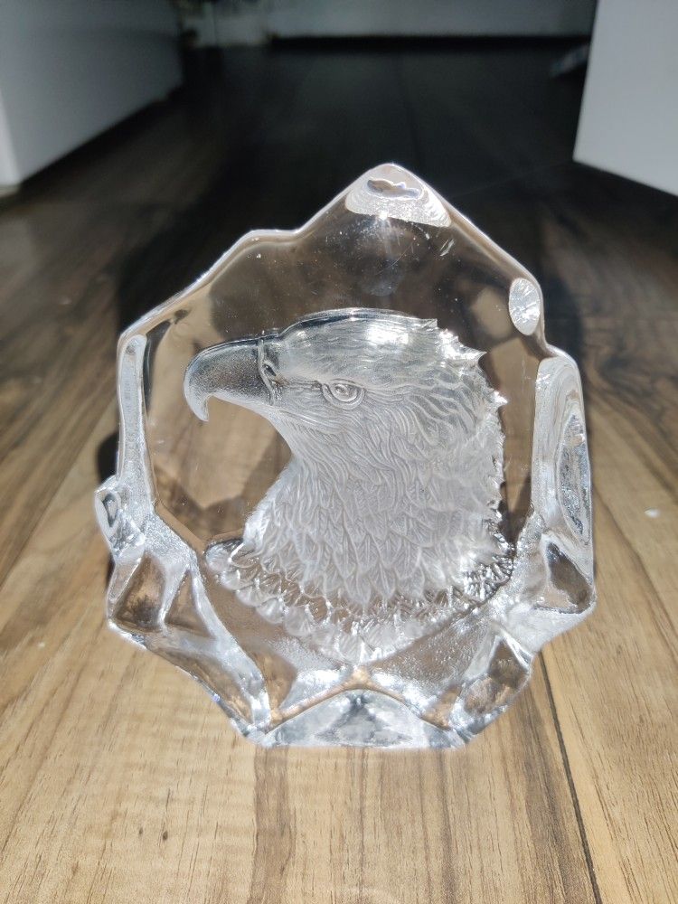 Bald Eagle Glass Paperweight 6¼" x 4¾