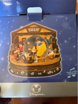 Disney Snow White & seven dwarfs musical snow globe