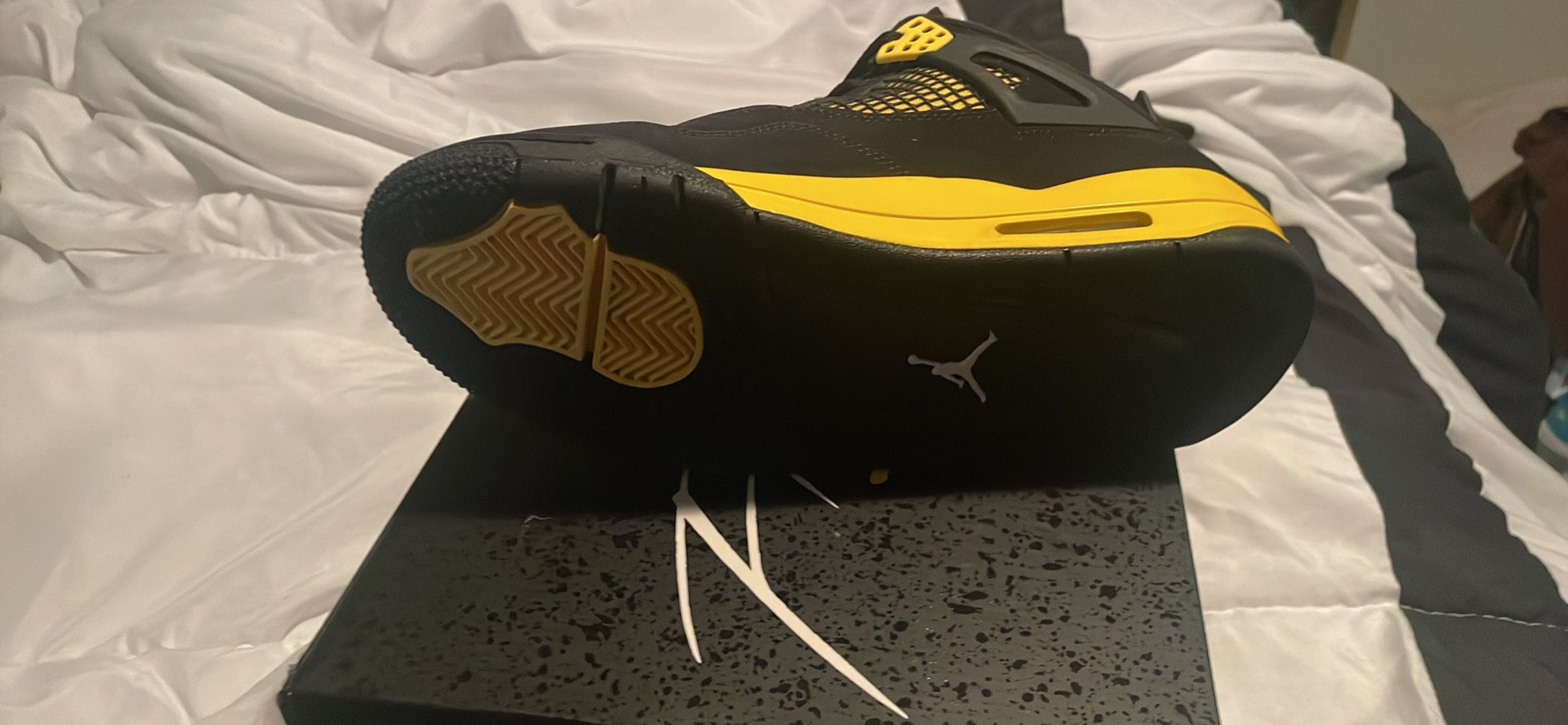Jordan 4 Thunder