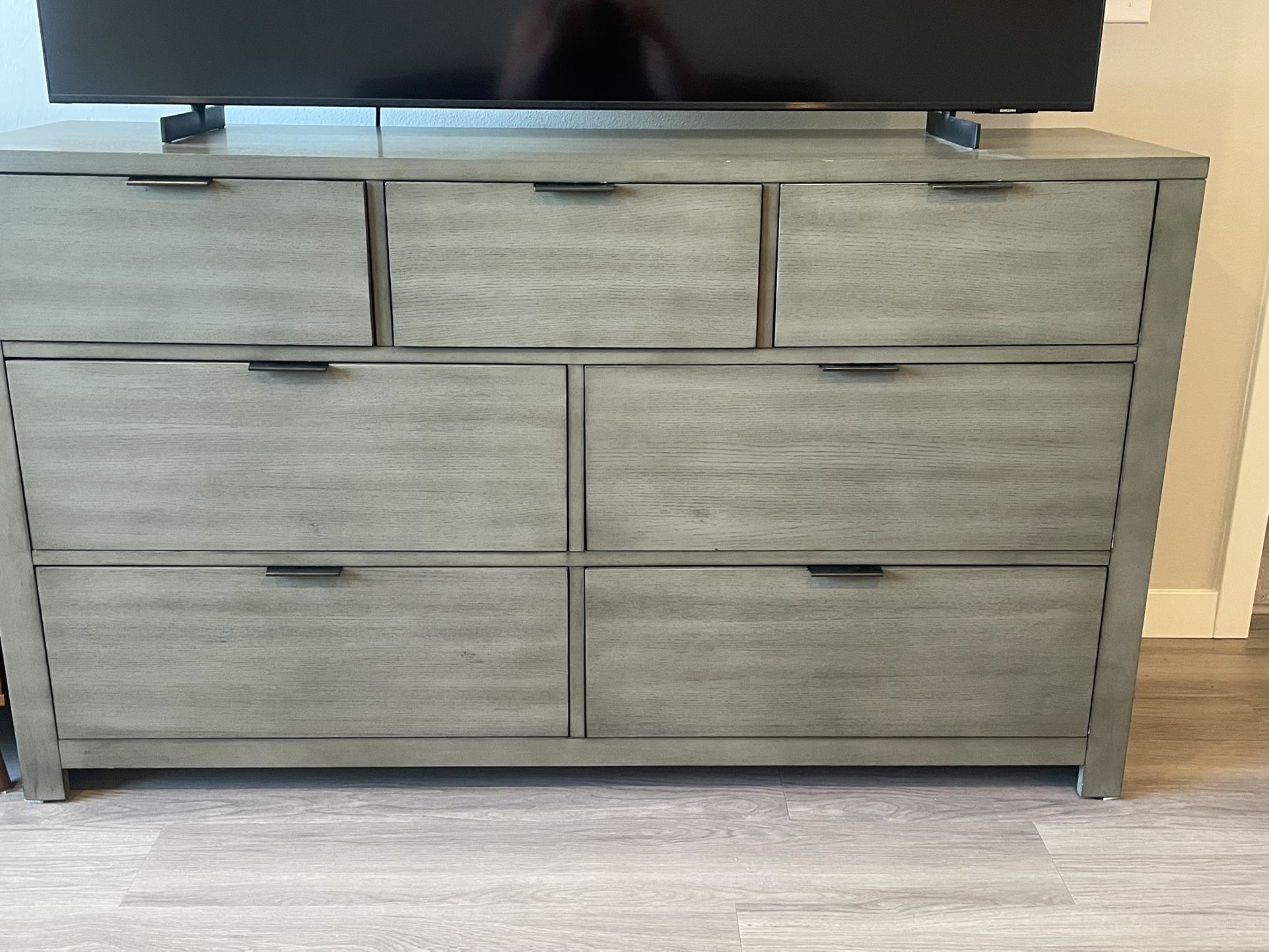 Free Dresser / Great Condition