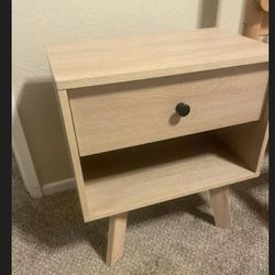 NEW Modern 1-Drawer Nightstand / End Table – Coastal Oak