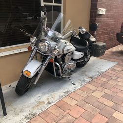 Motorcycle 2004 Kawasaki 1600 Vulcan