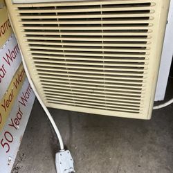 Frigidaire Air Conditioner 10,000 BTU