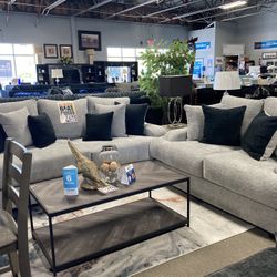 grey sofa loveseat🖤🔥 $2,599