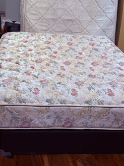 USED QUEEN SIZE DOUBLE SIDE TOP MATTRESS ONLY