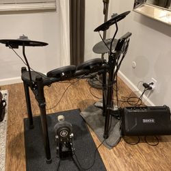 Yamaha DTX452K Electric Drum Set with Amp