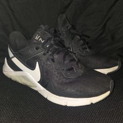Nike Womens Legend Essential 2 Black White Size 7 