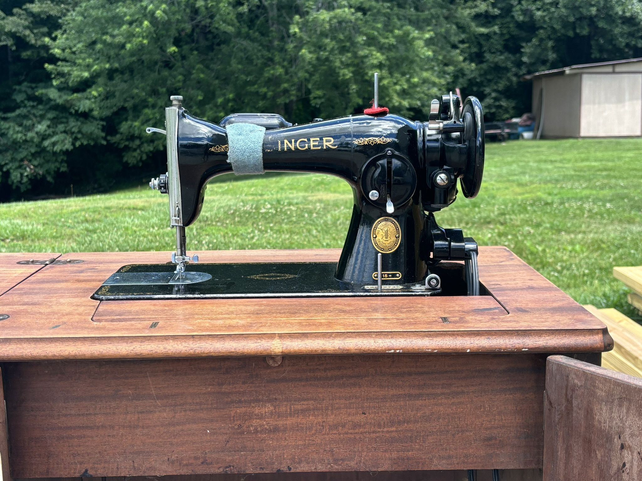 15-91 Singer Sewing Machine (AM Model)