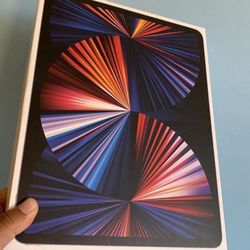 256GB Apple IPad Pro 12.9” 5th Generation (Latest 2021 Model / M1 chip / Mini Led XDR display) WiFi + cellular (5G) with keyboard, pen & Accessories