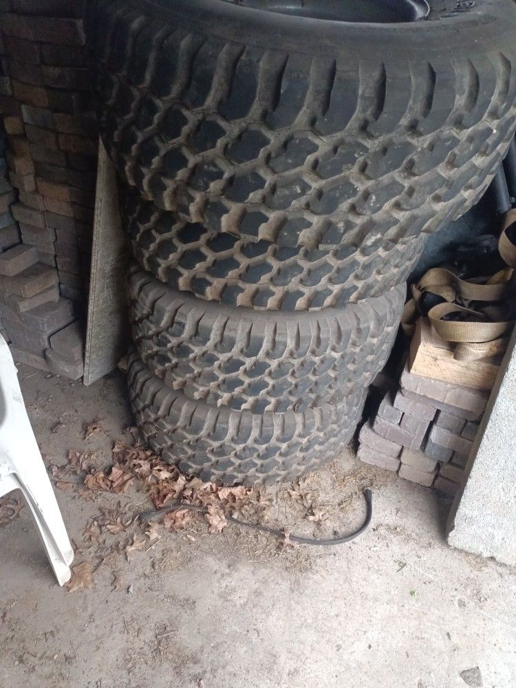 35 In 12.5 Or 15 LT M Plus S Dunlop Radial Mud Rover Need Them Out Of A Barn Need Them Out Of My Barn Out Of My Way First 400 Take Them Or Best Offer