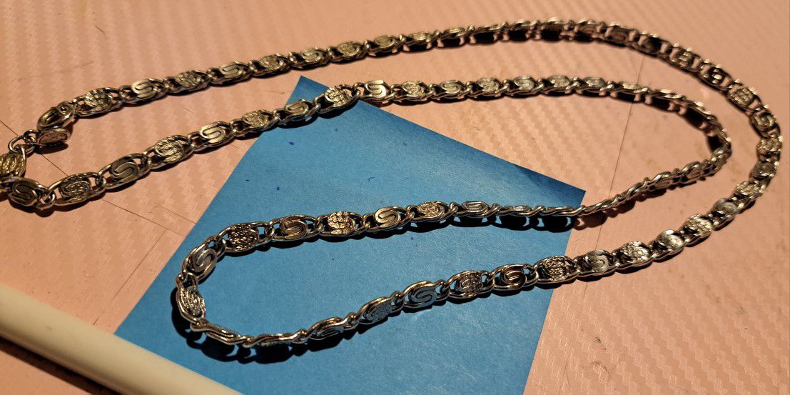 AVON Signed Vintage Silver Meatal Snaking Chain