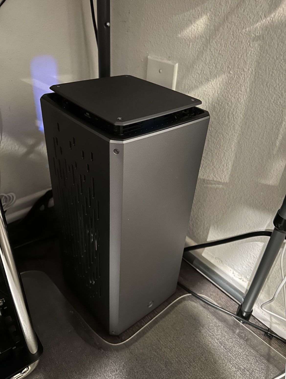Louqe raw s1 mini itx case