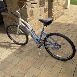 Beautiful Beach Cruiser. - Giant - Ladies