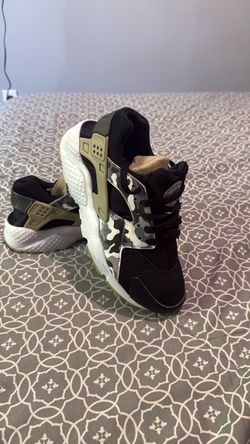 Nike Air Huarache Camo Sneakers size 7 Y