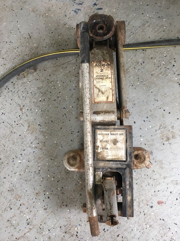 2 tin floor jack