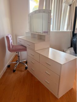 Vanity / dresser 2 in 1