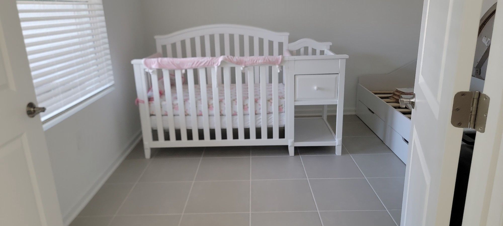 White Crib With Changer