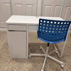 Kids desk and chair
