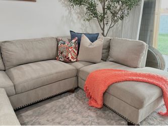 Sectional couch 🛋️